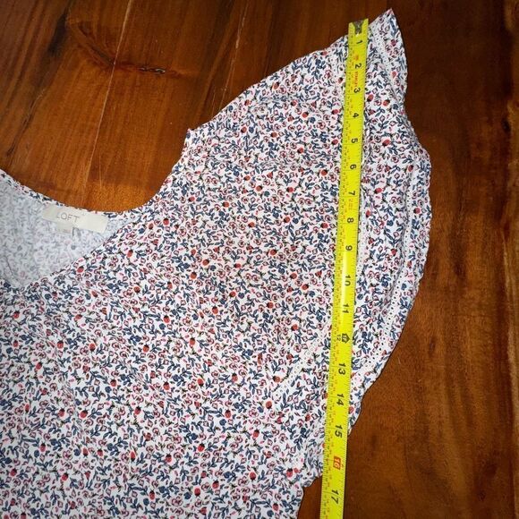 Loft butterfly sleeves perfect this flowy top with easy-going touch of romance. - Picture 11 of 15